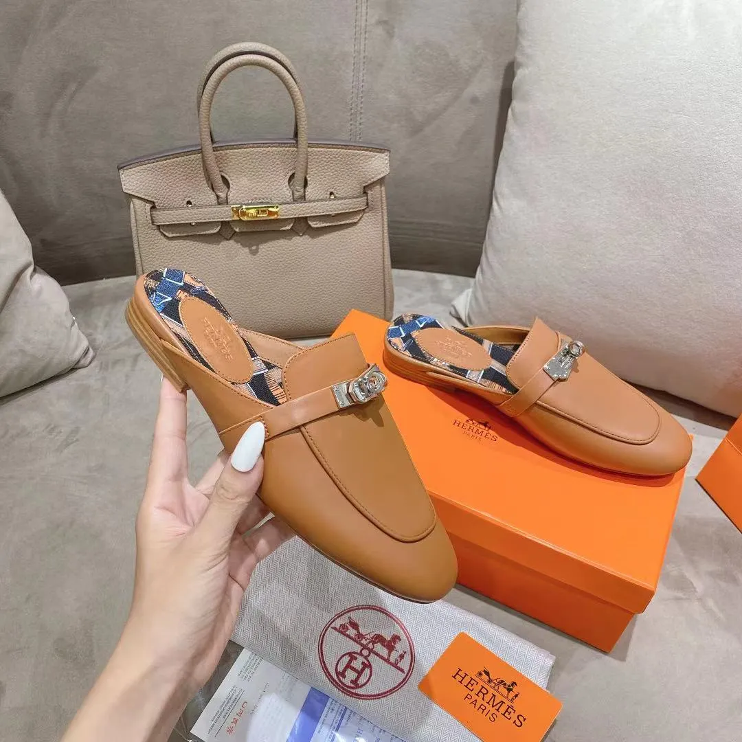 👟👟Ex-factory price 440👟👟Hermes/Hermes new kelly buckle sandal mule shoes for women flat toe lazy shoes and half slippers😄😄😄 Fabric: calfskin lining: sheepskin lining/3D floral cloth🌸🌸🌸 Code number: 35 36 37 38 39 40 41 Color: Black White Brown Outsole: Anti-leather pattern rubber outsole